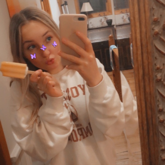 Meet your Posher, Cassie - Picture 2 of 2